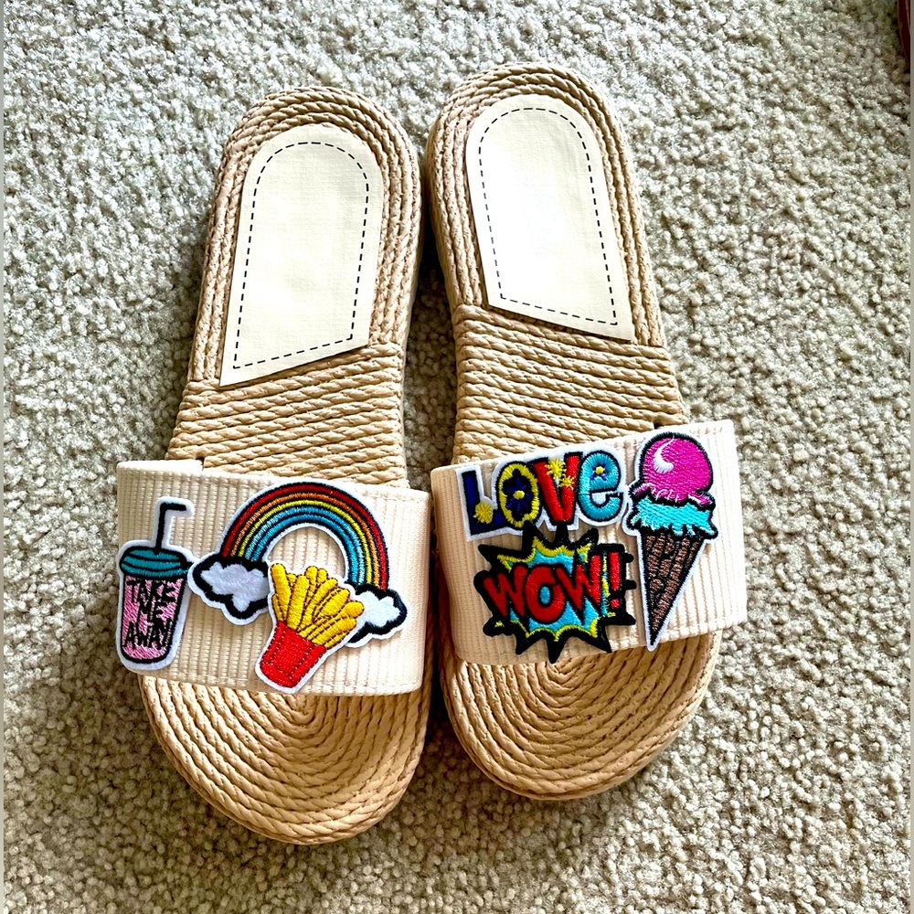 Fun sandals - size 9/10